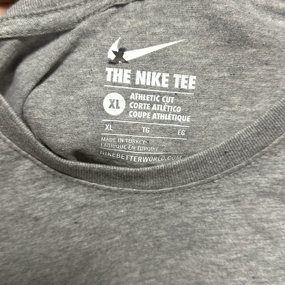 Brand new Nike tshirt - Picture 3 of 4